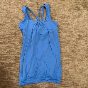 Blue lulu lemon tank with built in bra size 6